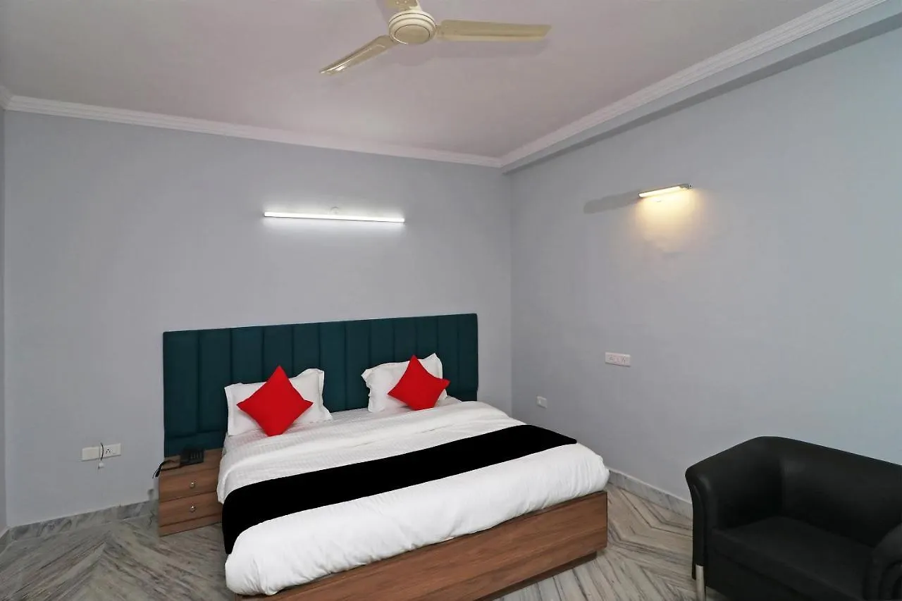 Super Capital O Esscon House Near Payal Cinema Hotel Gurgaon