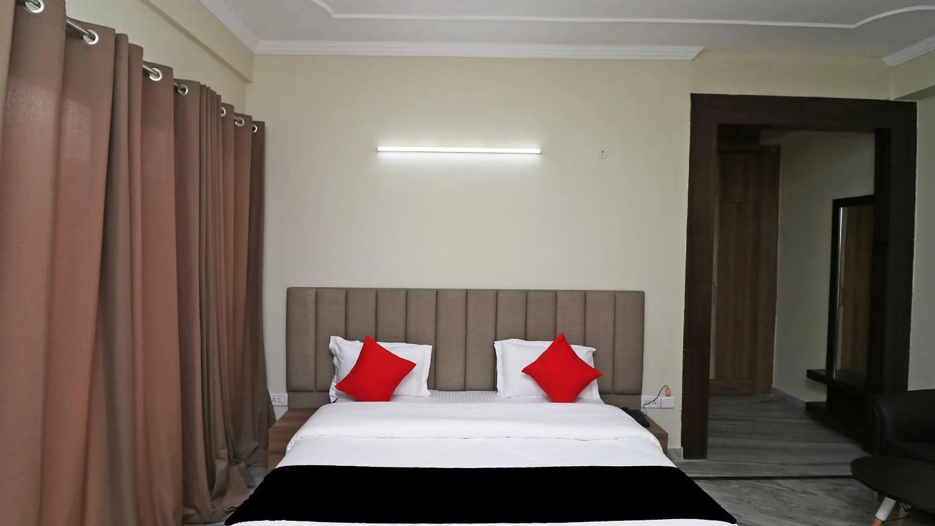 Super Capital O Esscon House Near Payal Cinema Hotel Gurgaon 3*,  India