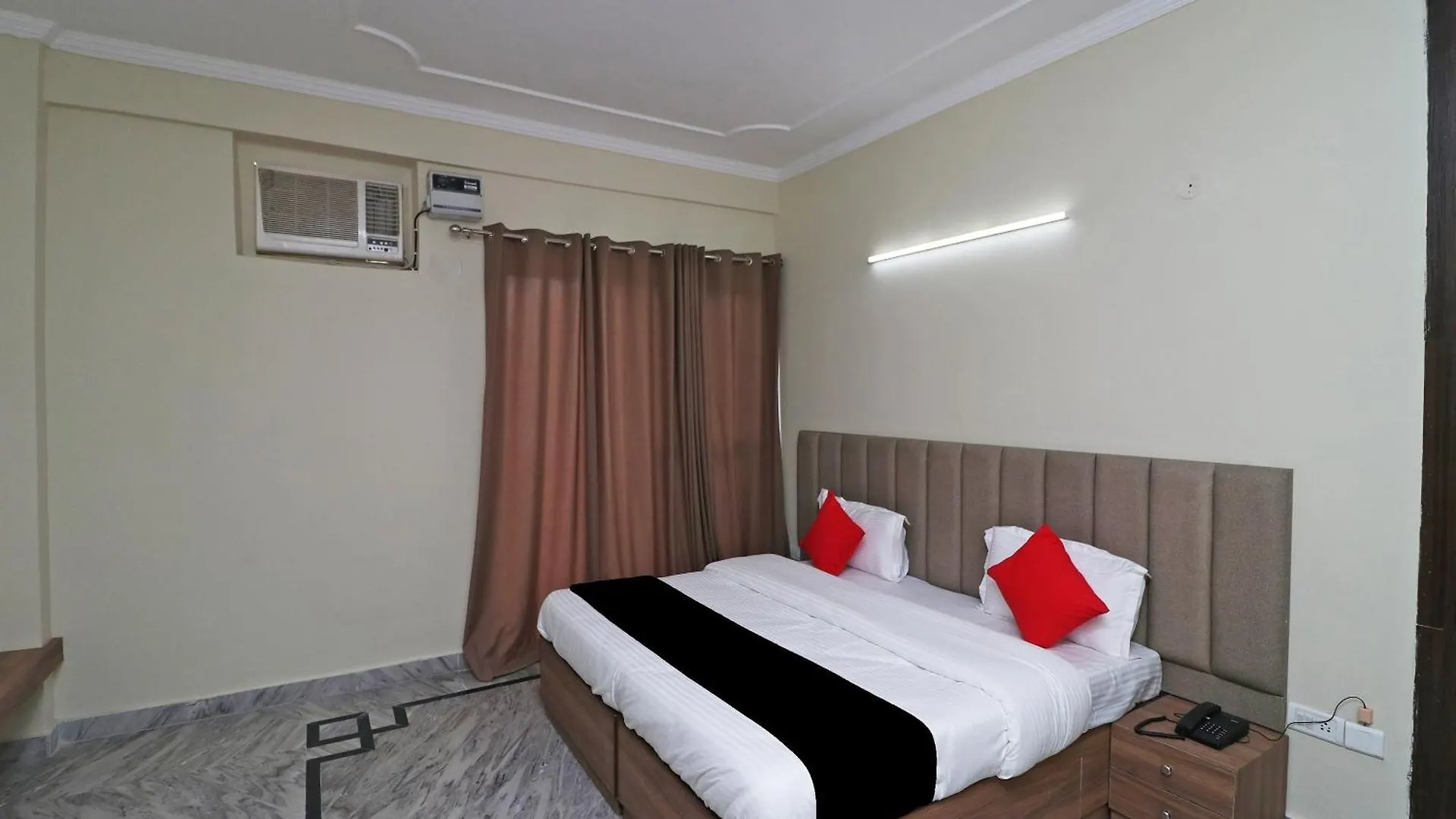 Super Capital O Esscon House Near Payal Cinema Hotel Gurgaon