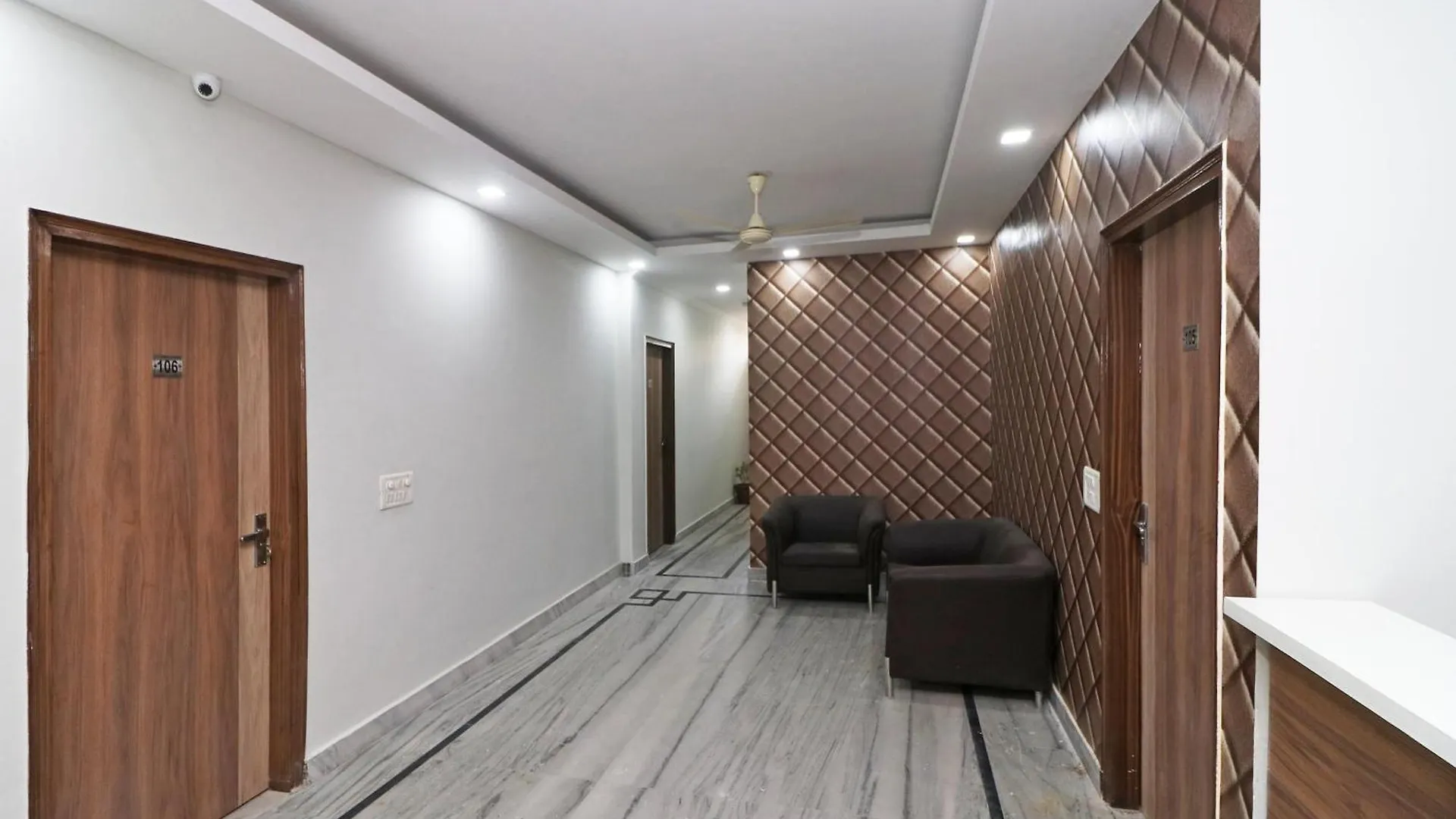 Super Capital O Esscon House Near Payal Cinema Hotel Gurgaon