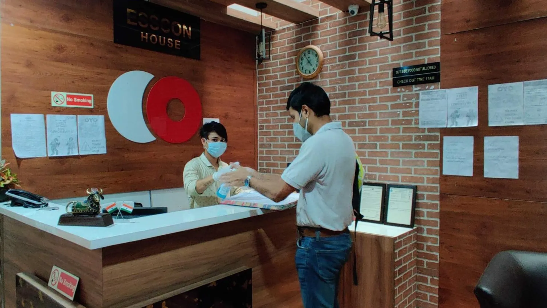 Super Capital O Esscon House Near Payal Cinema Hotel Gurgaon