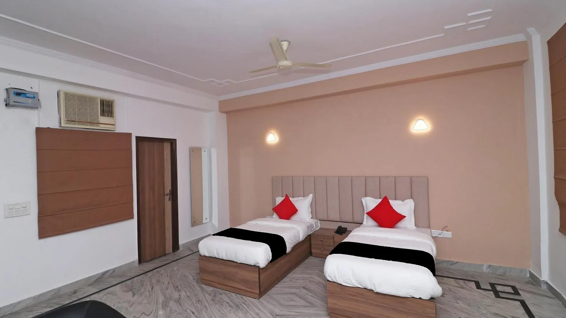 Super Capital O Esscon House Near Payal Cinema Hotel Gurgaon 3*,  India